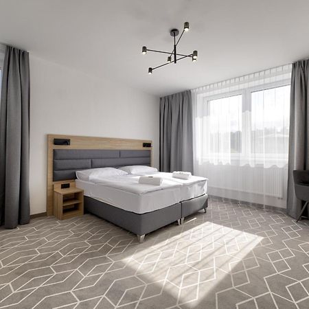 Typton Hotel&Spa Medzilaborce Buitenkant foto