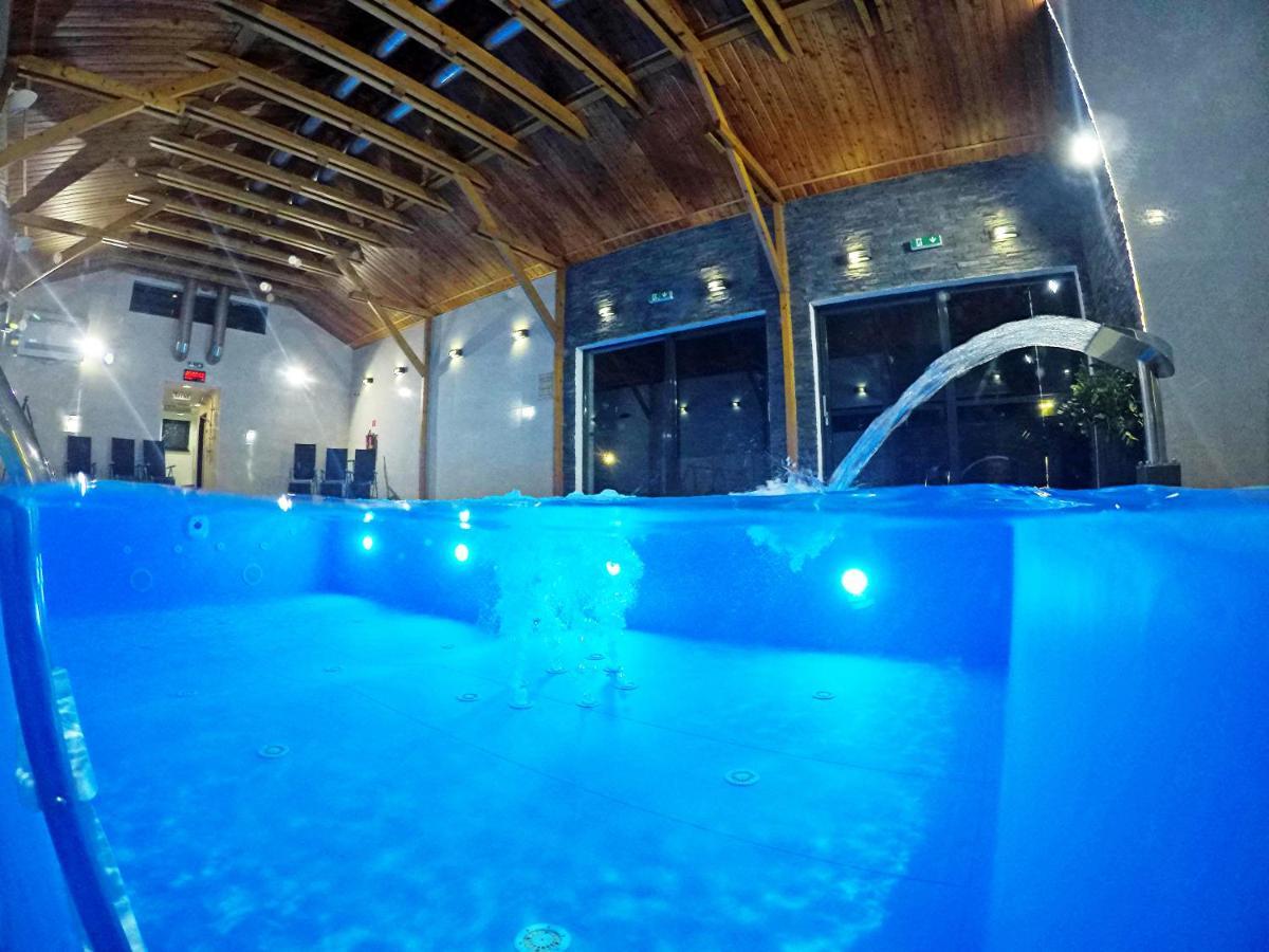 Typton Hotel&Spa Medzilaborce Buitenkant foto