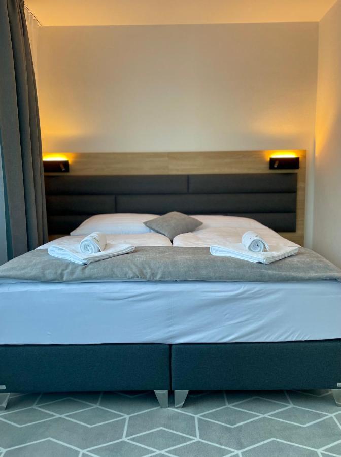 Typton Hotel&Spa Medzilaborce Buitenkant foto