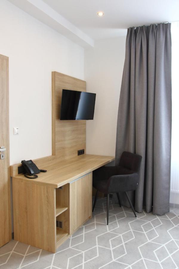 Typton Hotel&Spa Medzilaborce Buitenkant foto