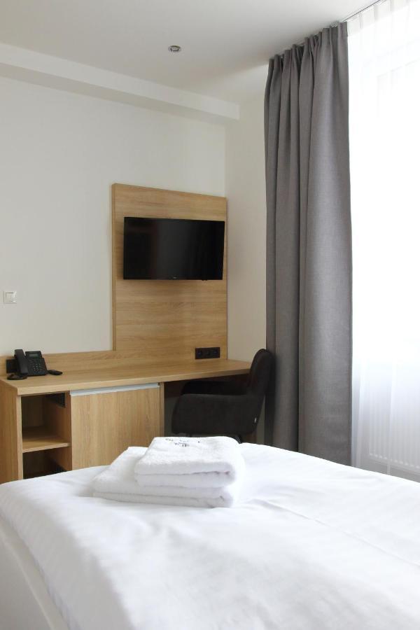 Typton Hotel&Spa Medzilaborce Buitenkant foto
