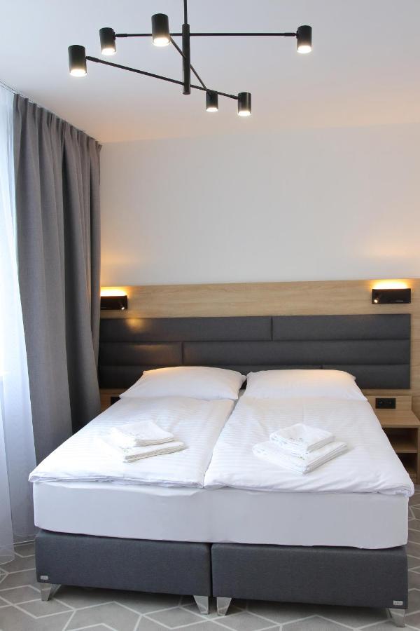 Typton Hotel&Spa Medzilaborce Buitenkant foto