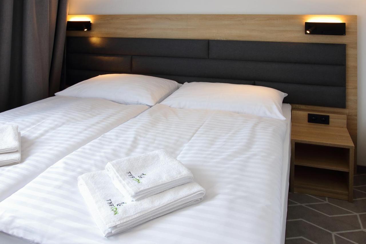 Typton Hotel&Spa Medzilaborce Buitenkant foto
