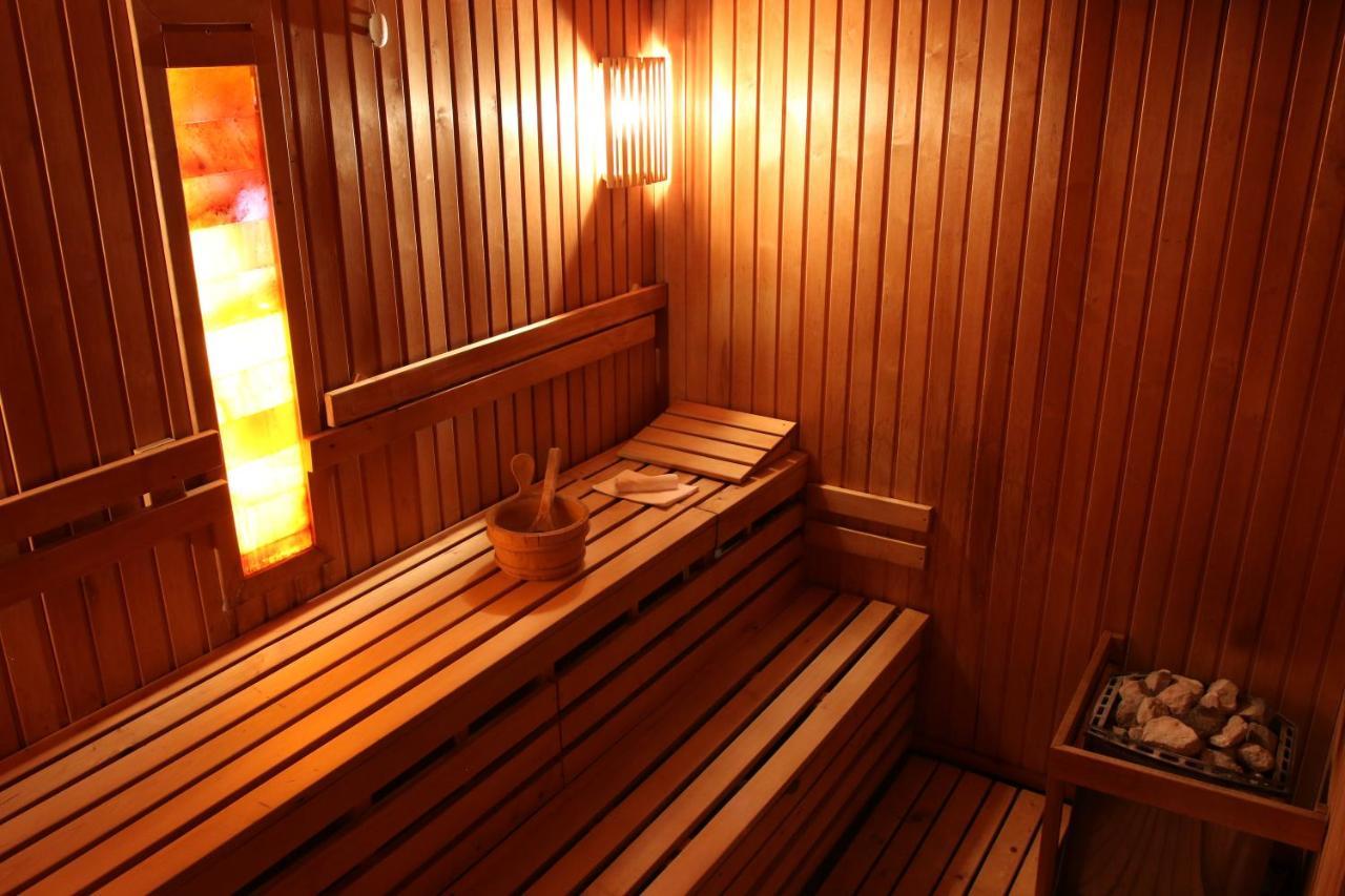 Typton Hotel&Spa Medzilaborce Buitenkant foto