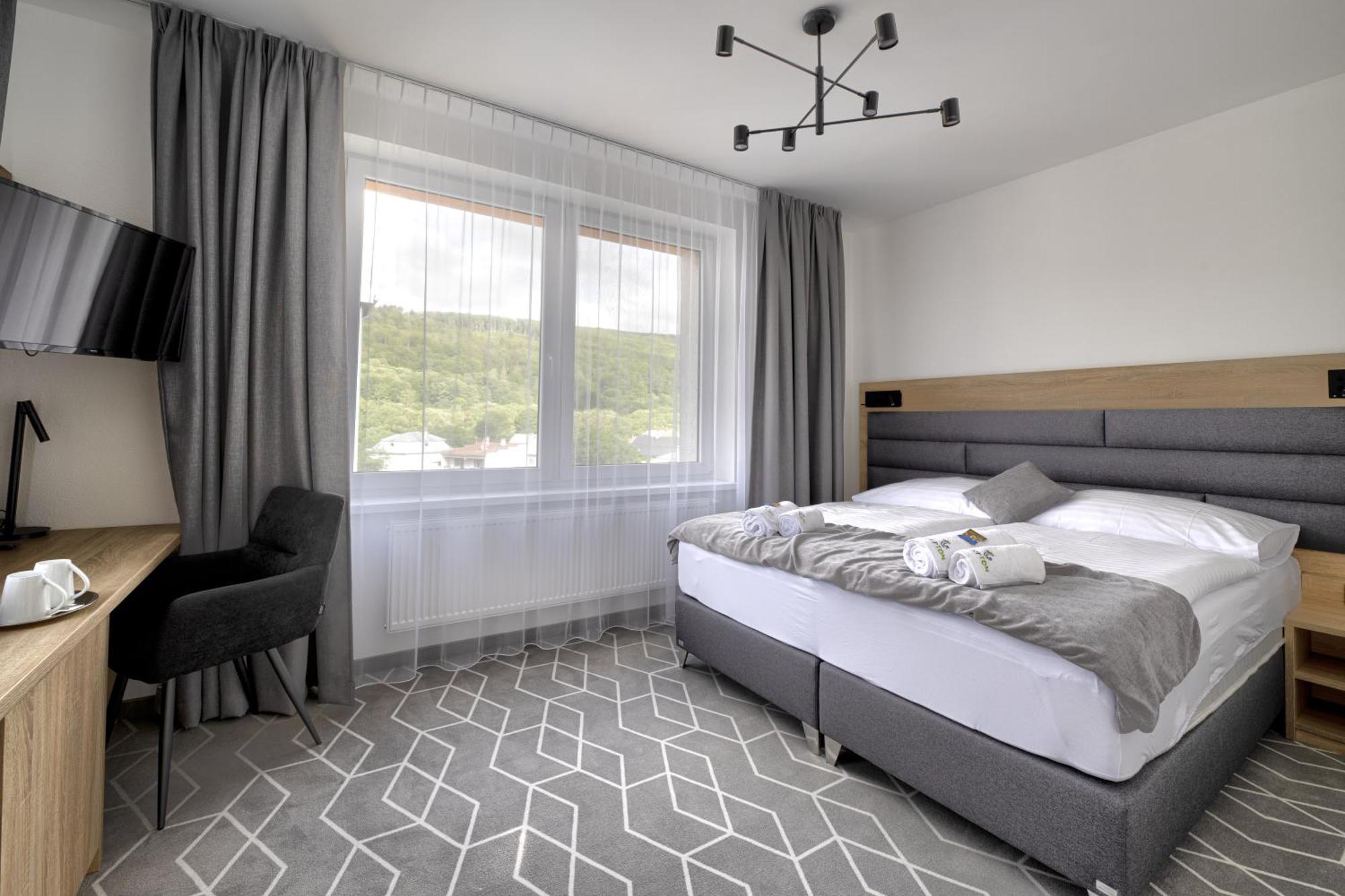 Typton Hotel&Spa Medzilaborce Buitenkant foto