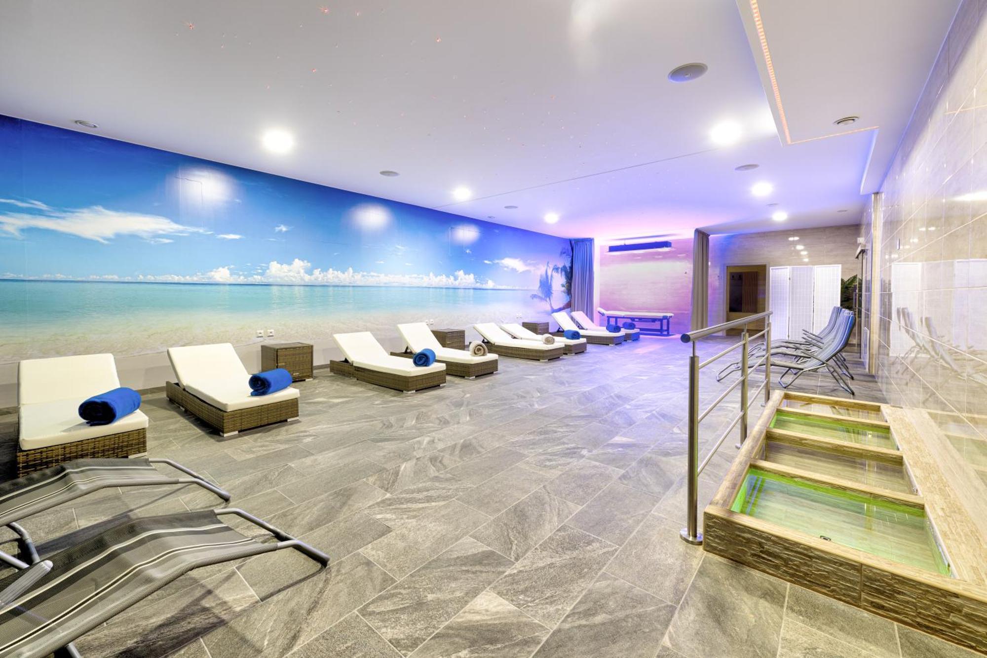 Typton Hotel&Spa Medzilaborce Buitenkant foto