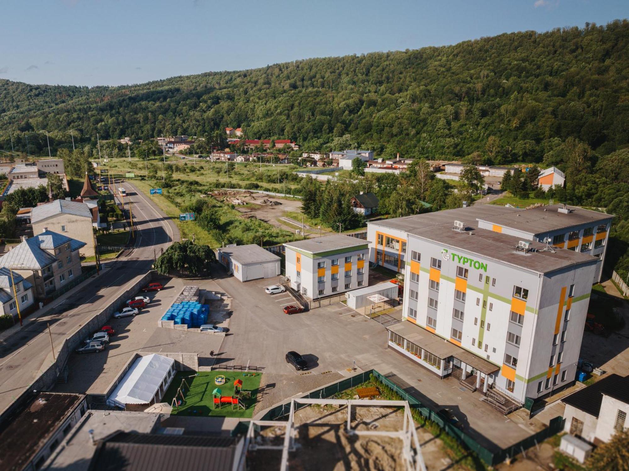 Typton Hotel&Spa Medzilaborce Buitenkant foto