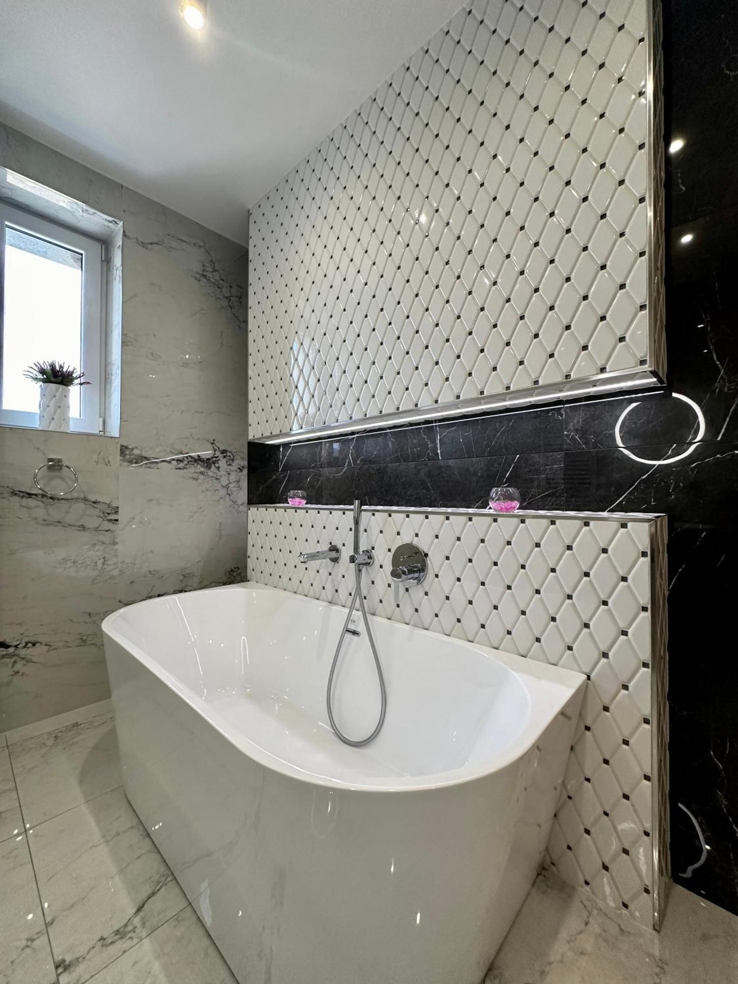 Typton Hotel&Spa Medzilaborce Buitenkant foto