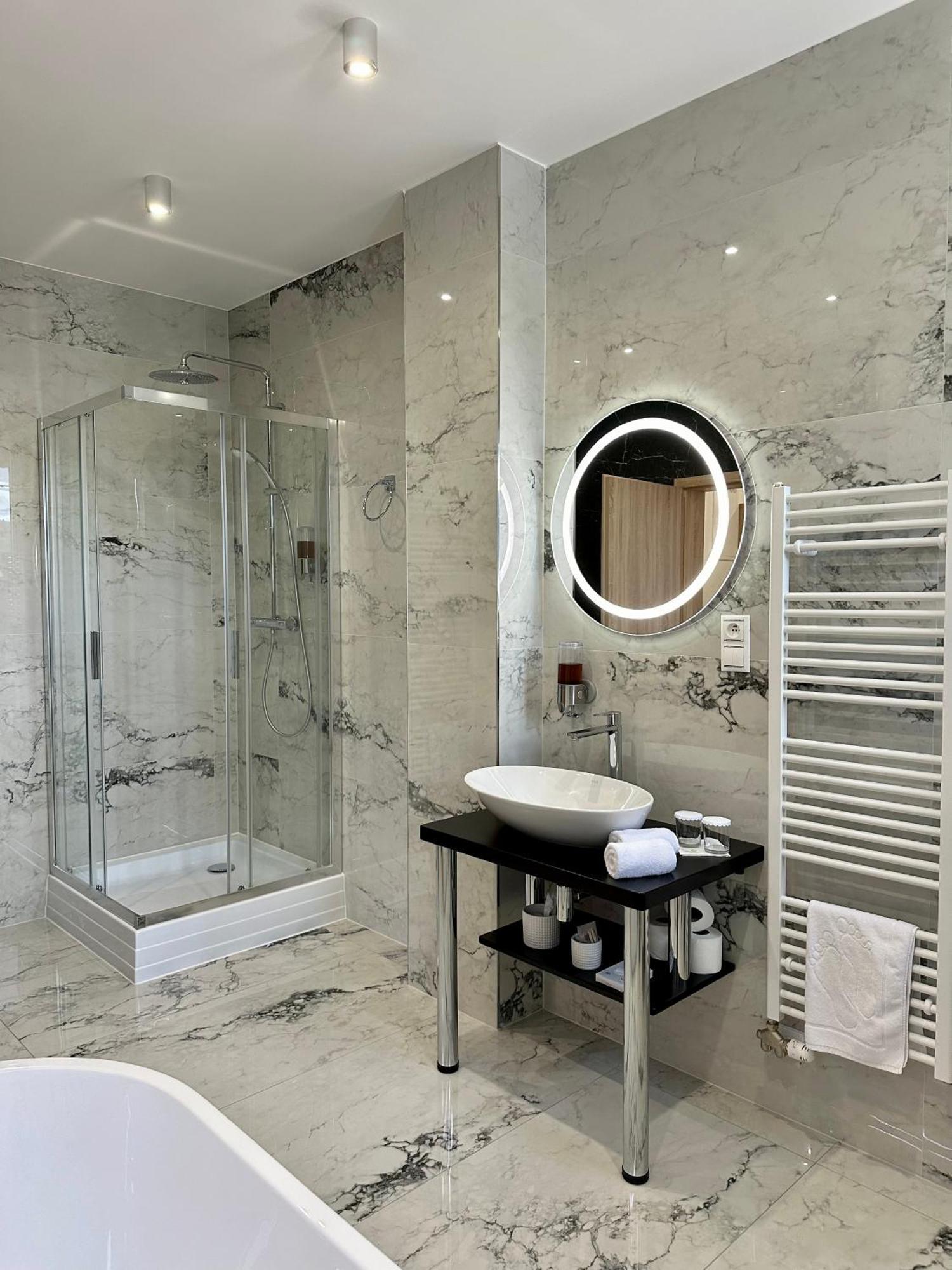 Typton Hotel&Spa Medzilaborce Buitenkant foto