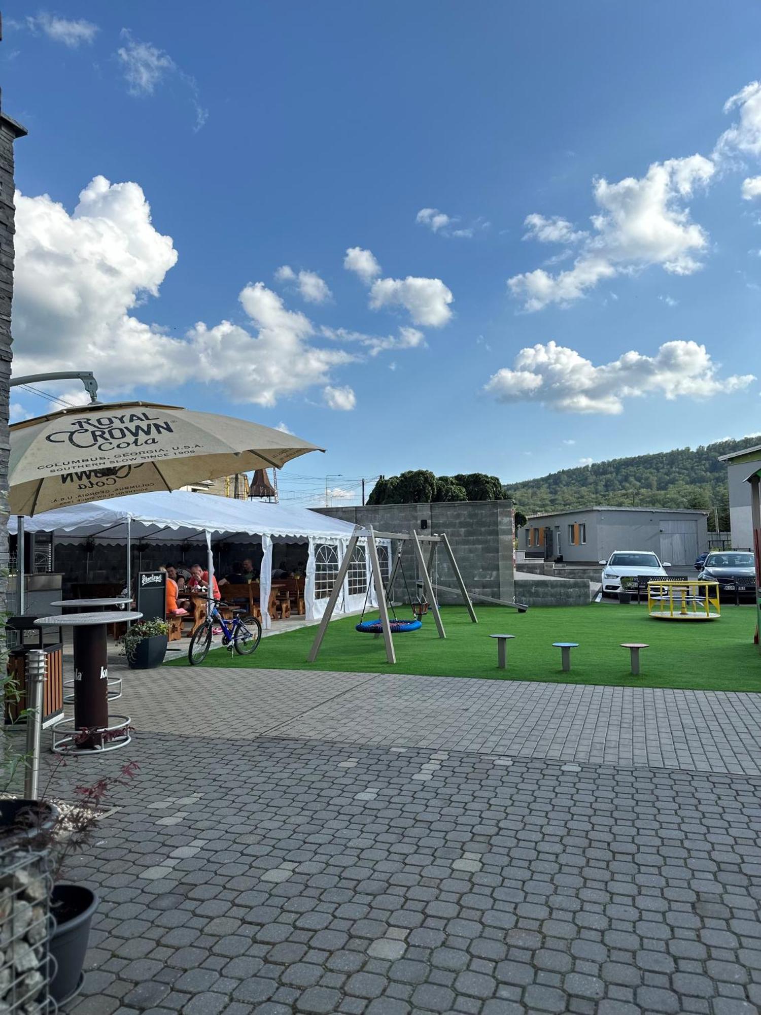 Typton Hotel&Spa Medzilaborce Buitenkant foto